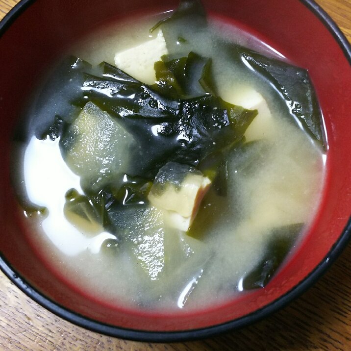 冬瓜とわかめと豆腐のお味噌汁